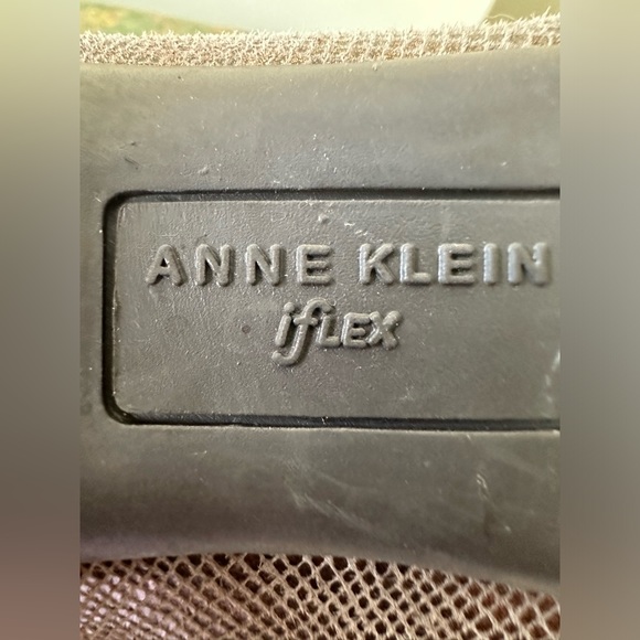 Anne Klein iFlex Jadelyn Leather Bronze Gold Low Kitten Heel Shoes Size 8.5 M. - Picture 8 of 9
